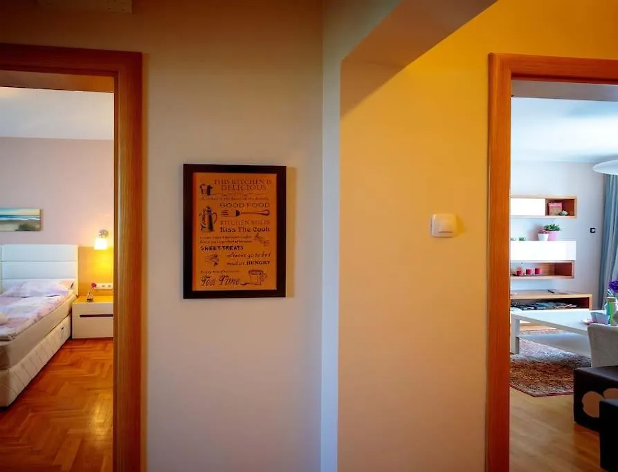 Green Apartment - Top Location, Near City Center! Sofia 0*,